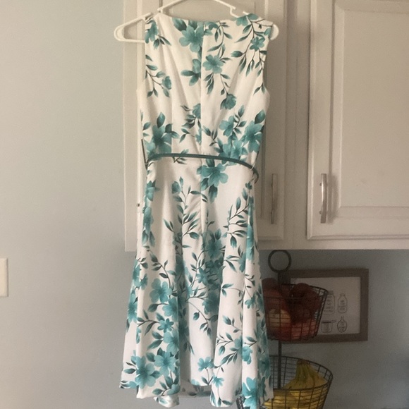 Dress - Picture 4 of 4